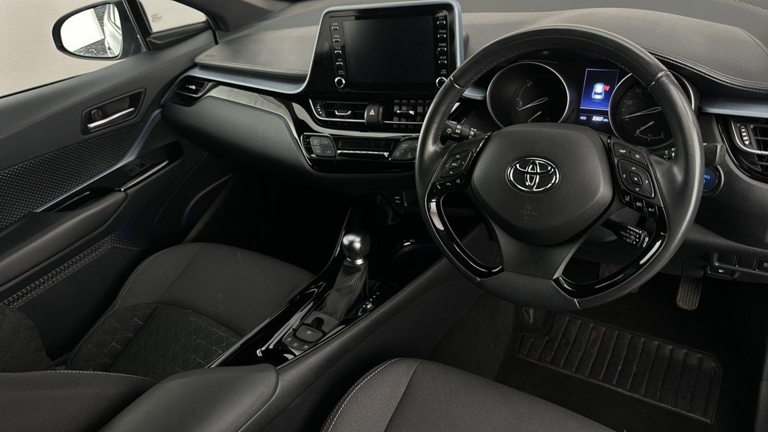 Toyota C-HR Listing Image