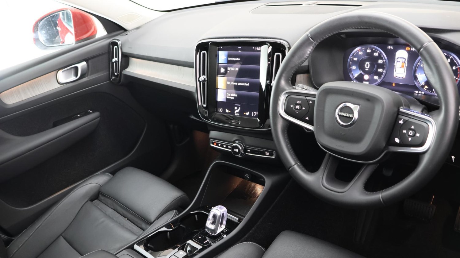 Volvo XC40 Listing Image