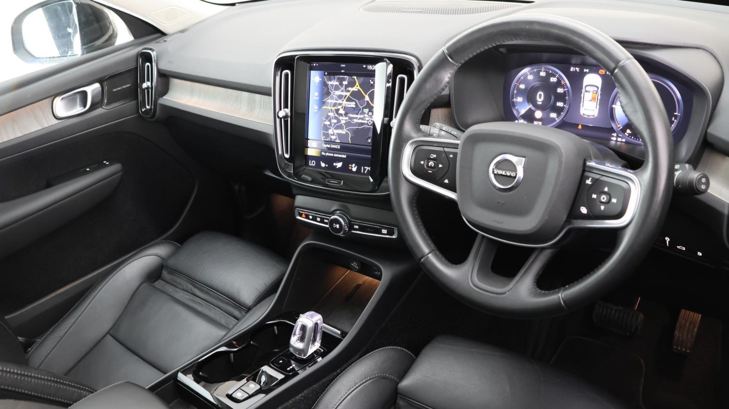 Volvo XC40 Listing Image