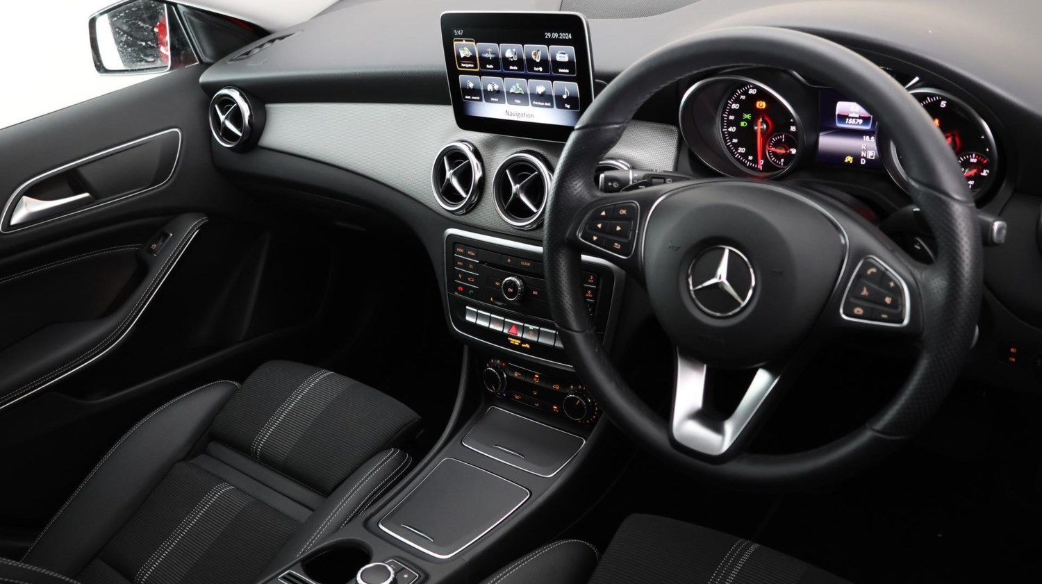 Mercedes-Benz GLA Listing Image