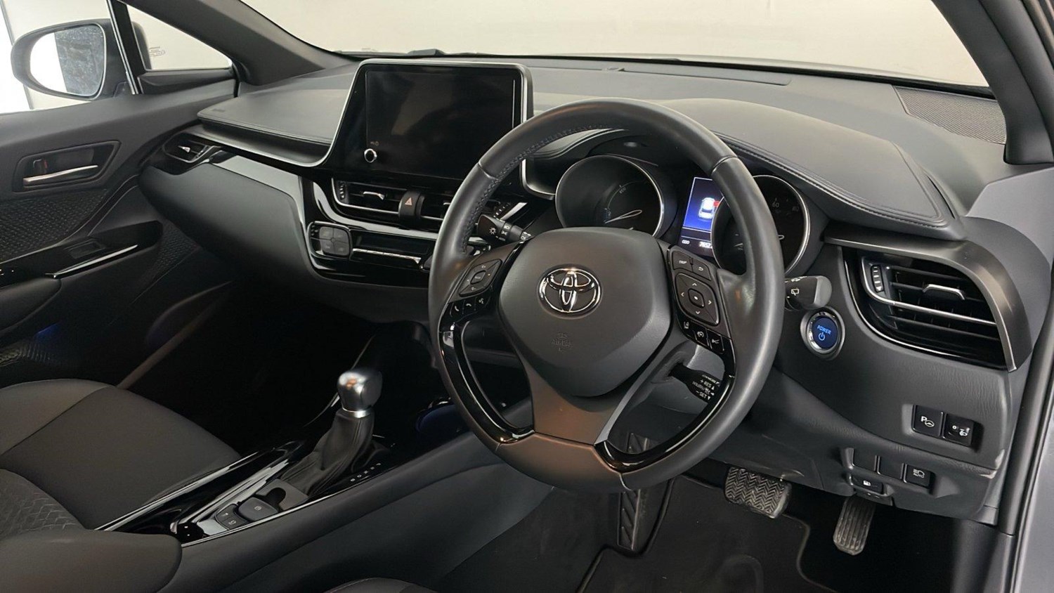 Toyota C-HR Listing Image