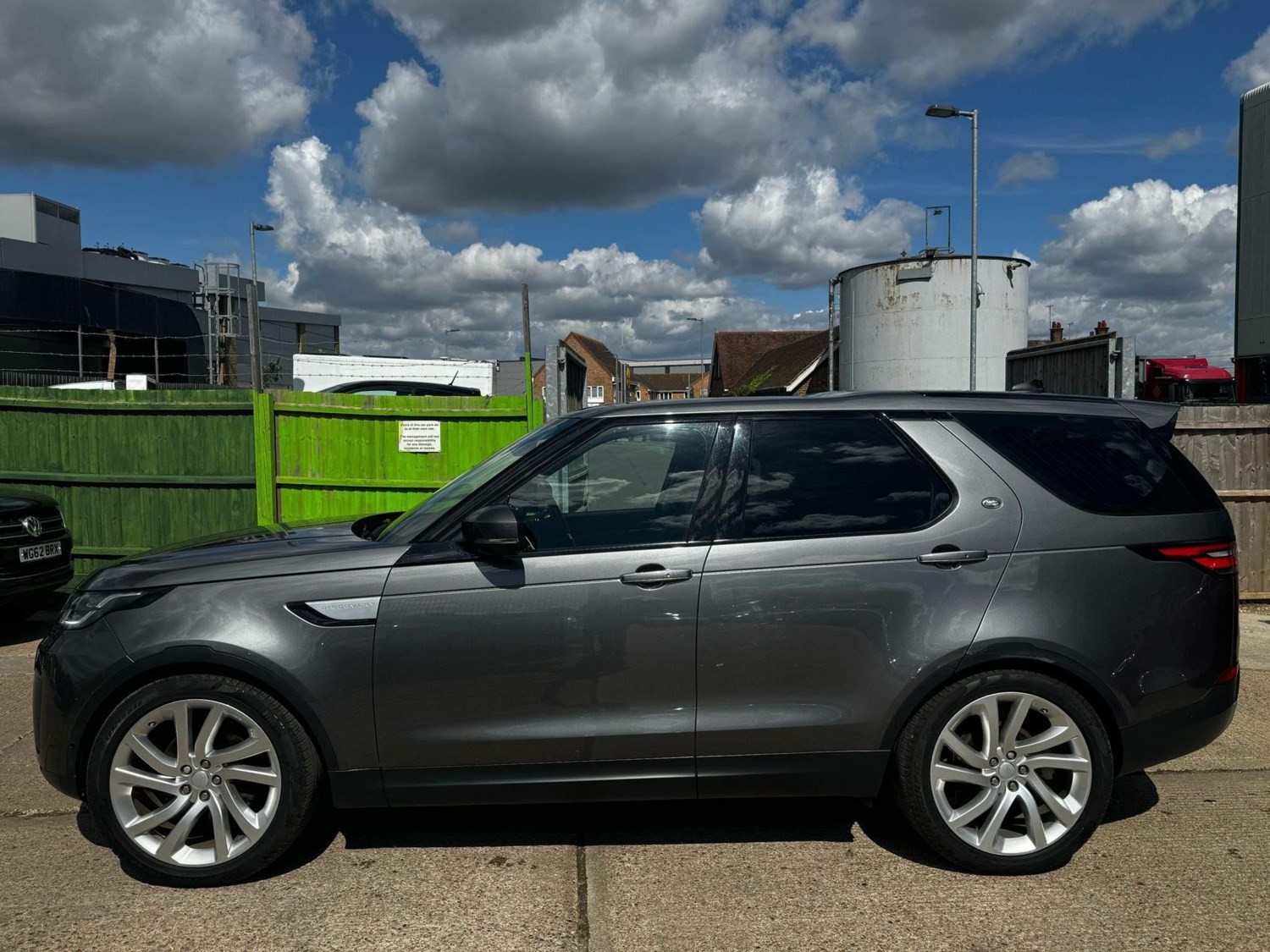 Land Rover Discovery Listing Image