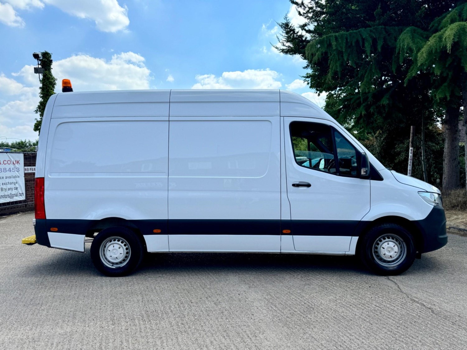 Mercedes-Benz Sprinter Listing Image