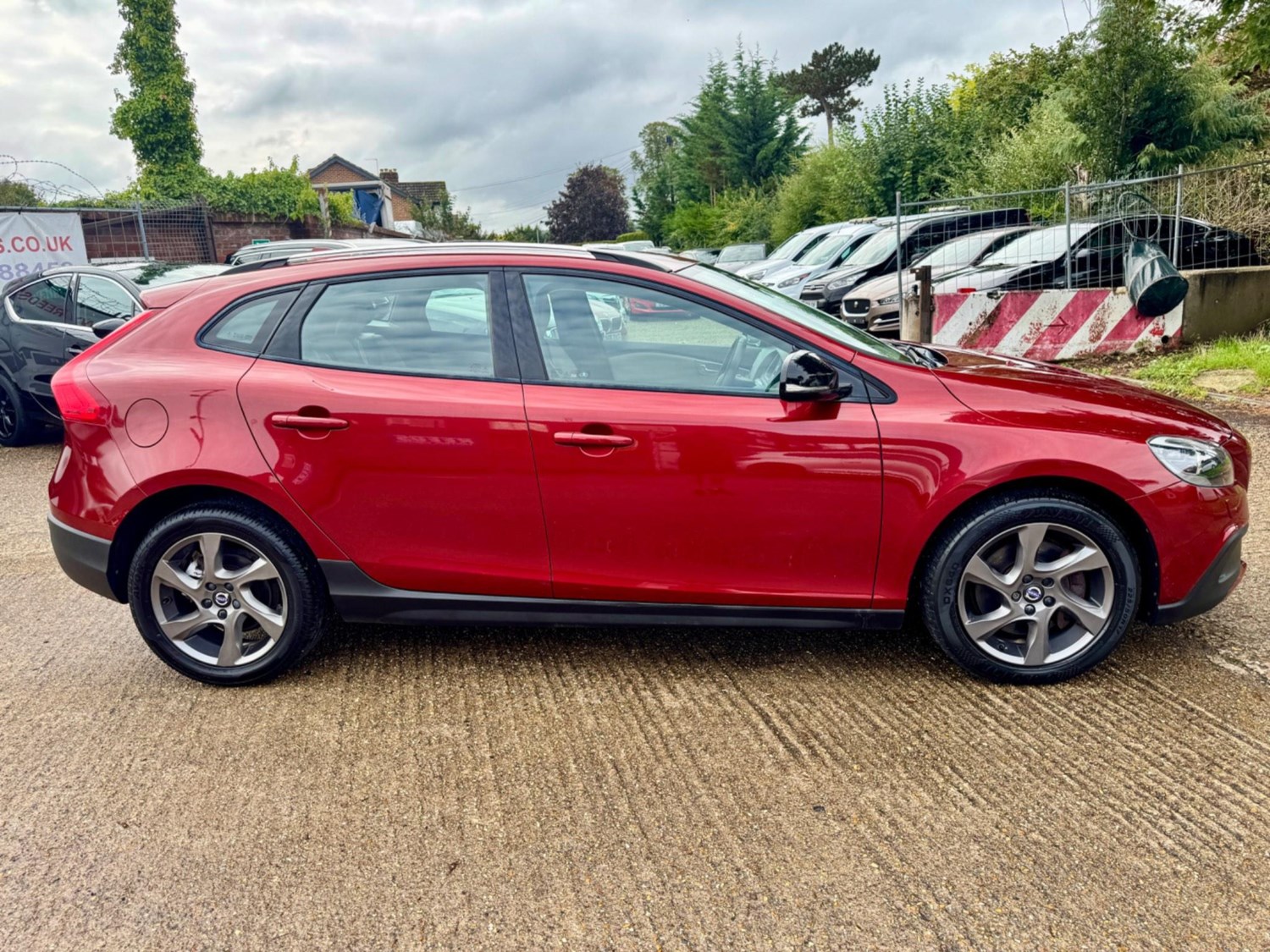 Volvo V40 Cross Country Listing Image