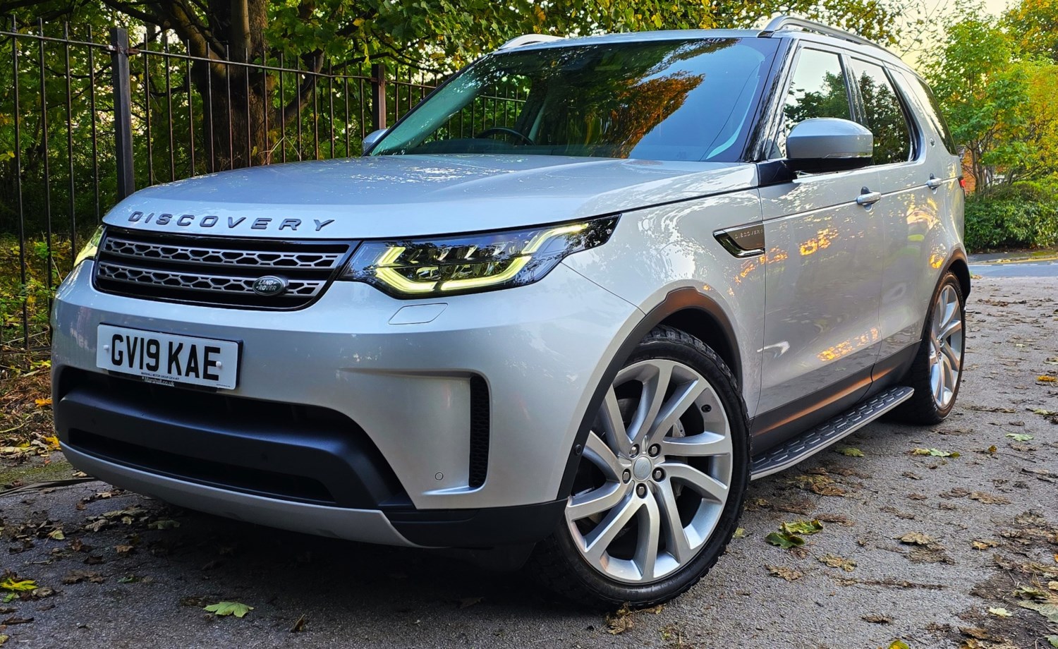 Land Rover Discovery Listing Image