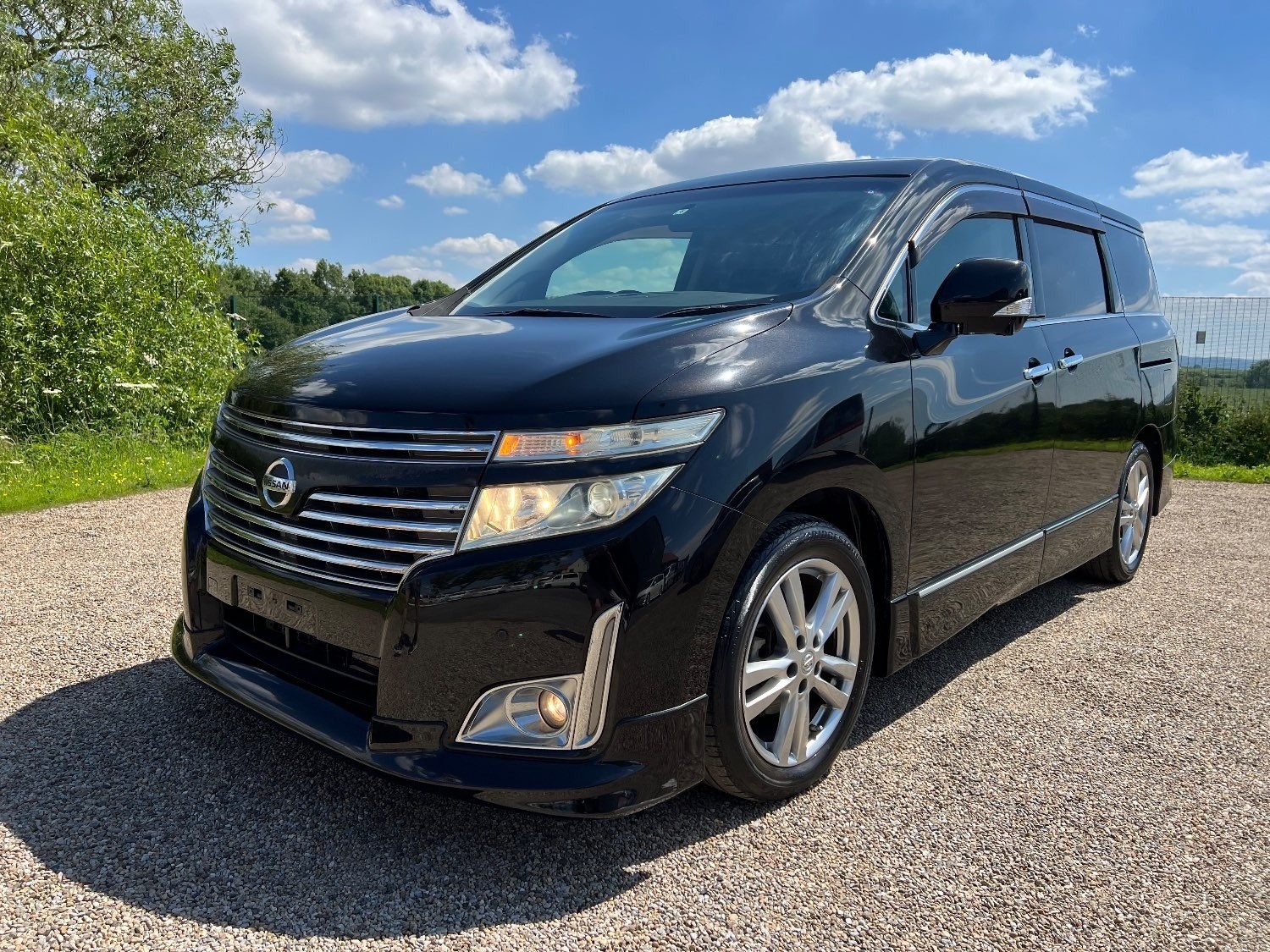 Nissan Elgrand Listing Image