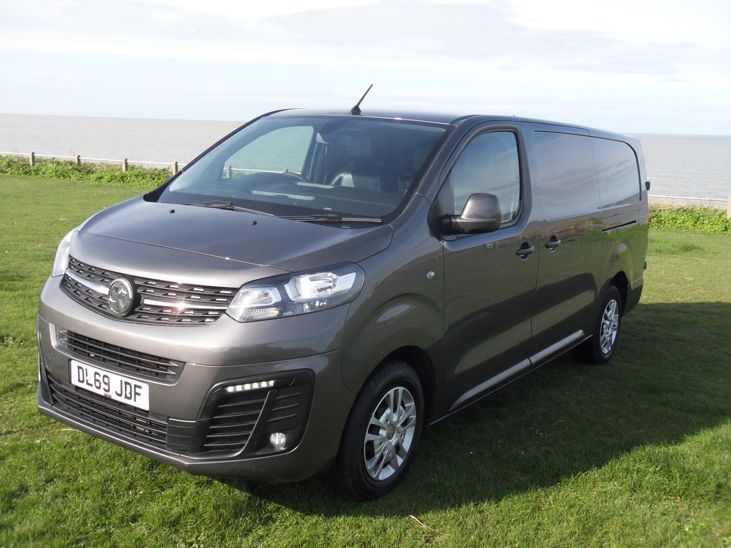 Vauxhall Vivaro Listing Image