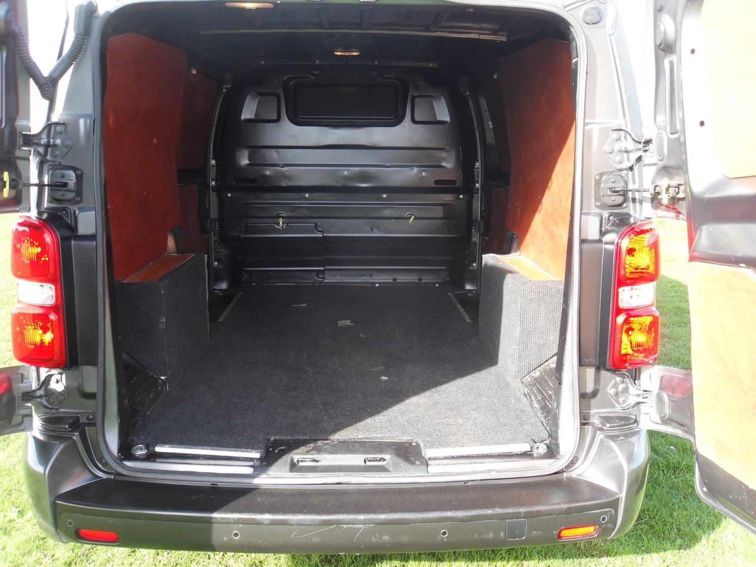 Vauxhall Vivaro Listing Image