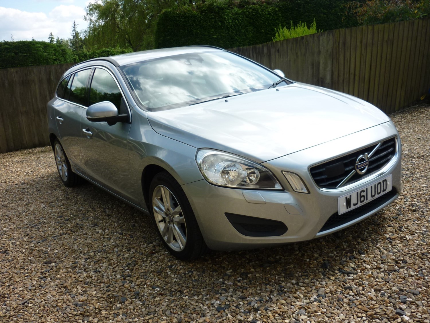 Volvo V60 Listing Image