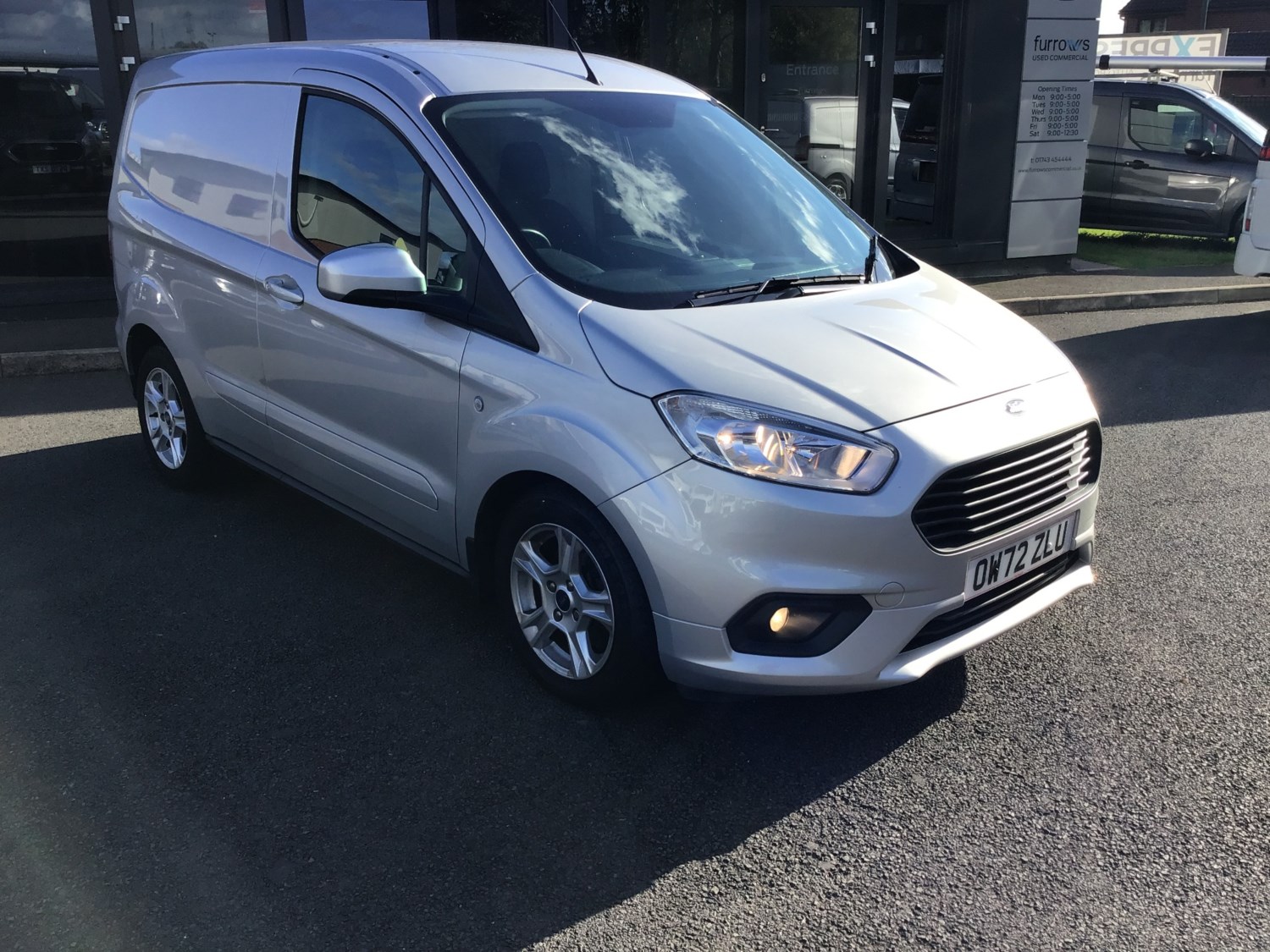 Ford Transit Courier Listing Image