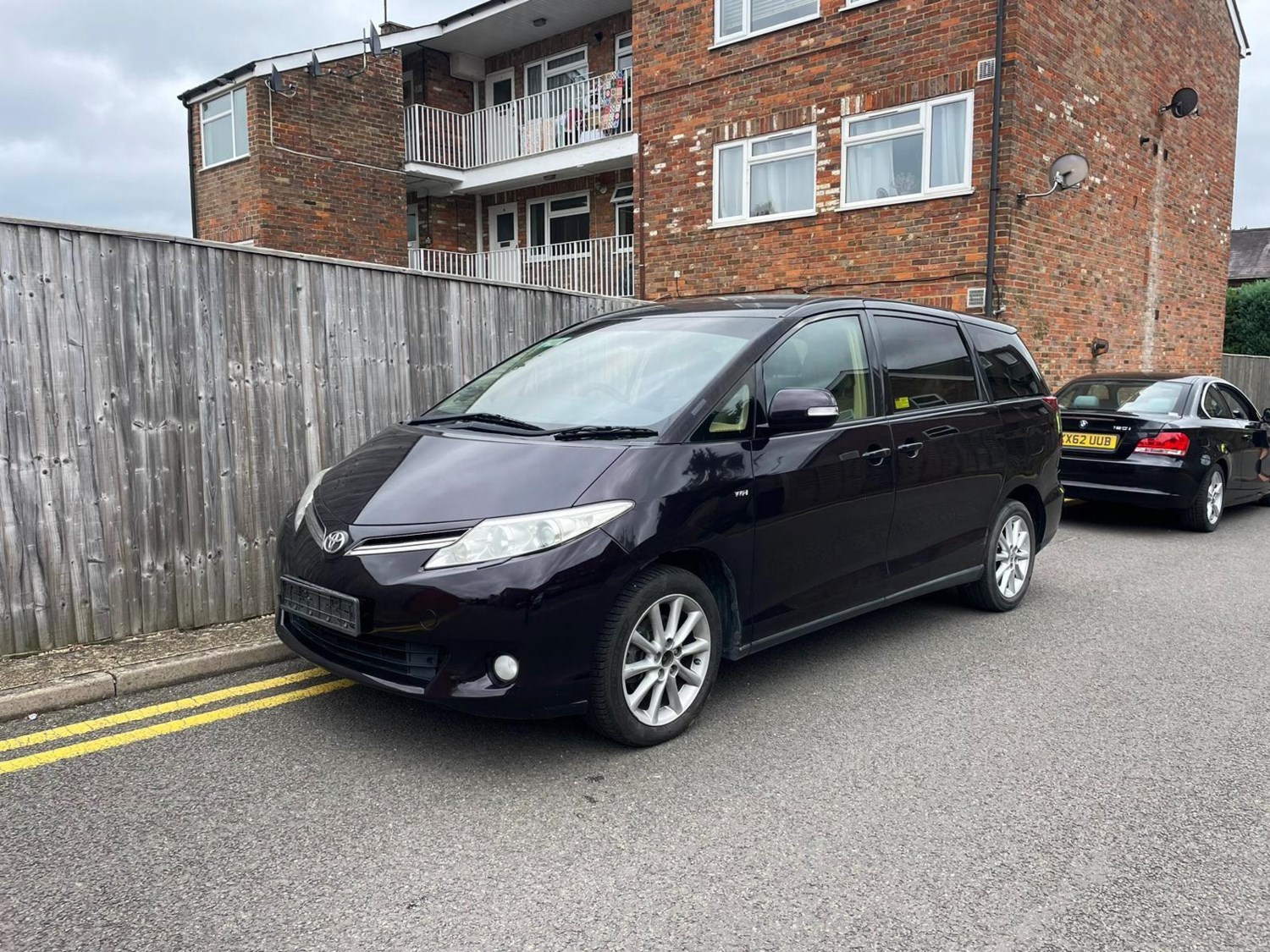 Toyota Estima Listing Image