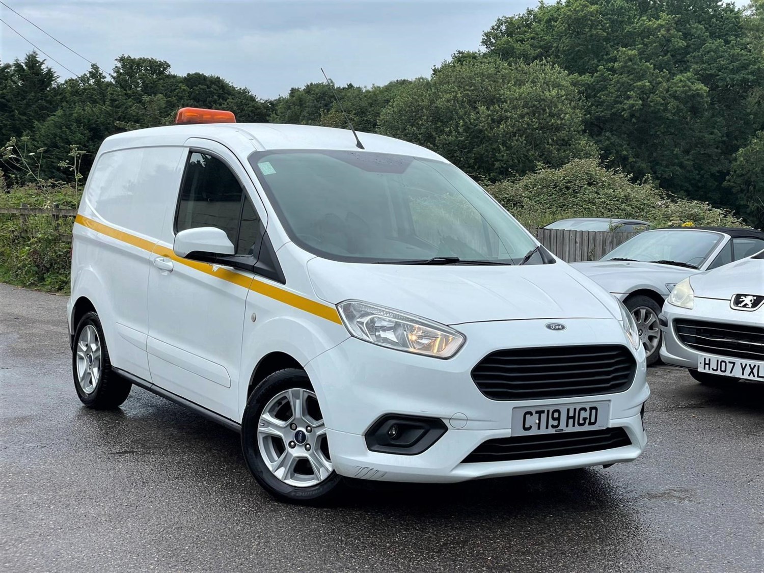 Ford Transit Courier Listing Image