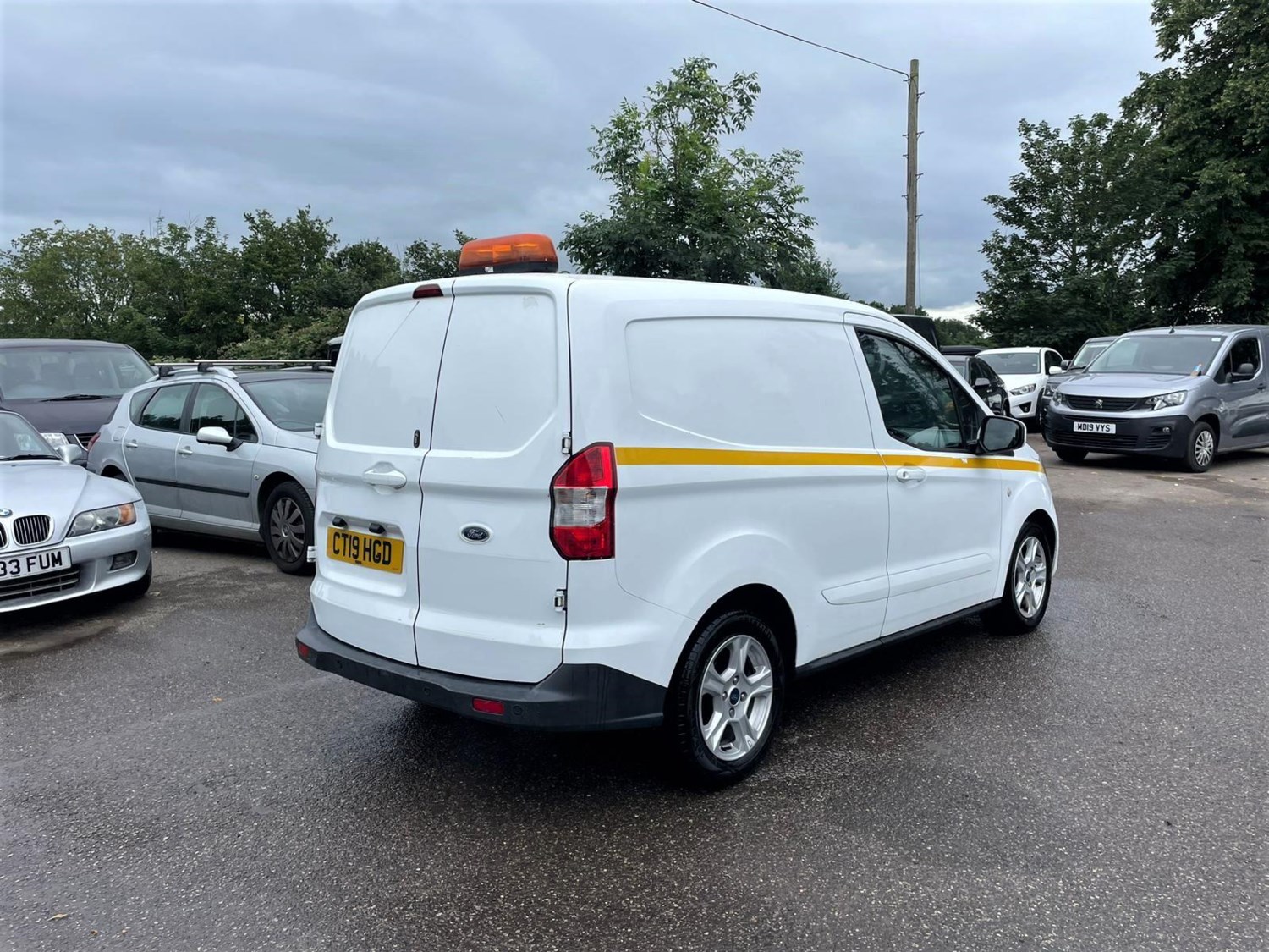 Ford Transit Courier Listing Image