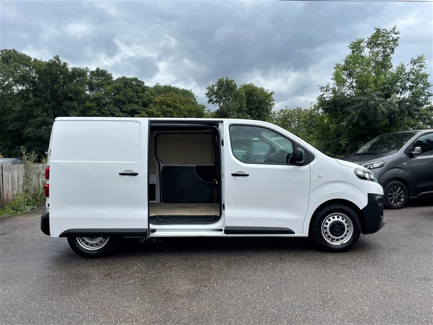 Citroen Dispatch Listing Image