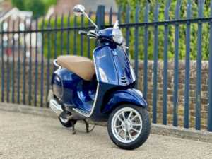2022 72 Piaggio VESPA Vespa Primavera 50 EU5 (20MY) + 1170 Miles + HPI CLEAR + 2022 Doors 