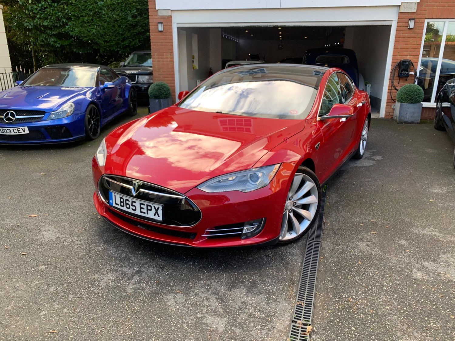 Tesla Model S Listing Image