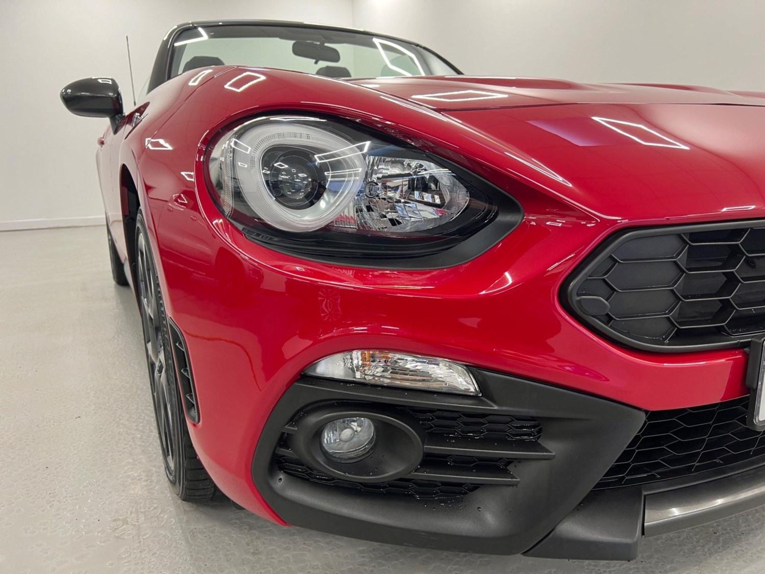 Abarth 124 Spider Listing Image