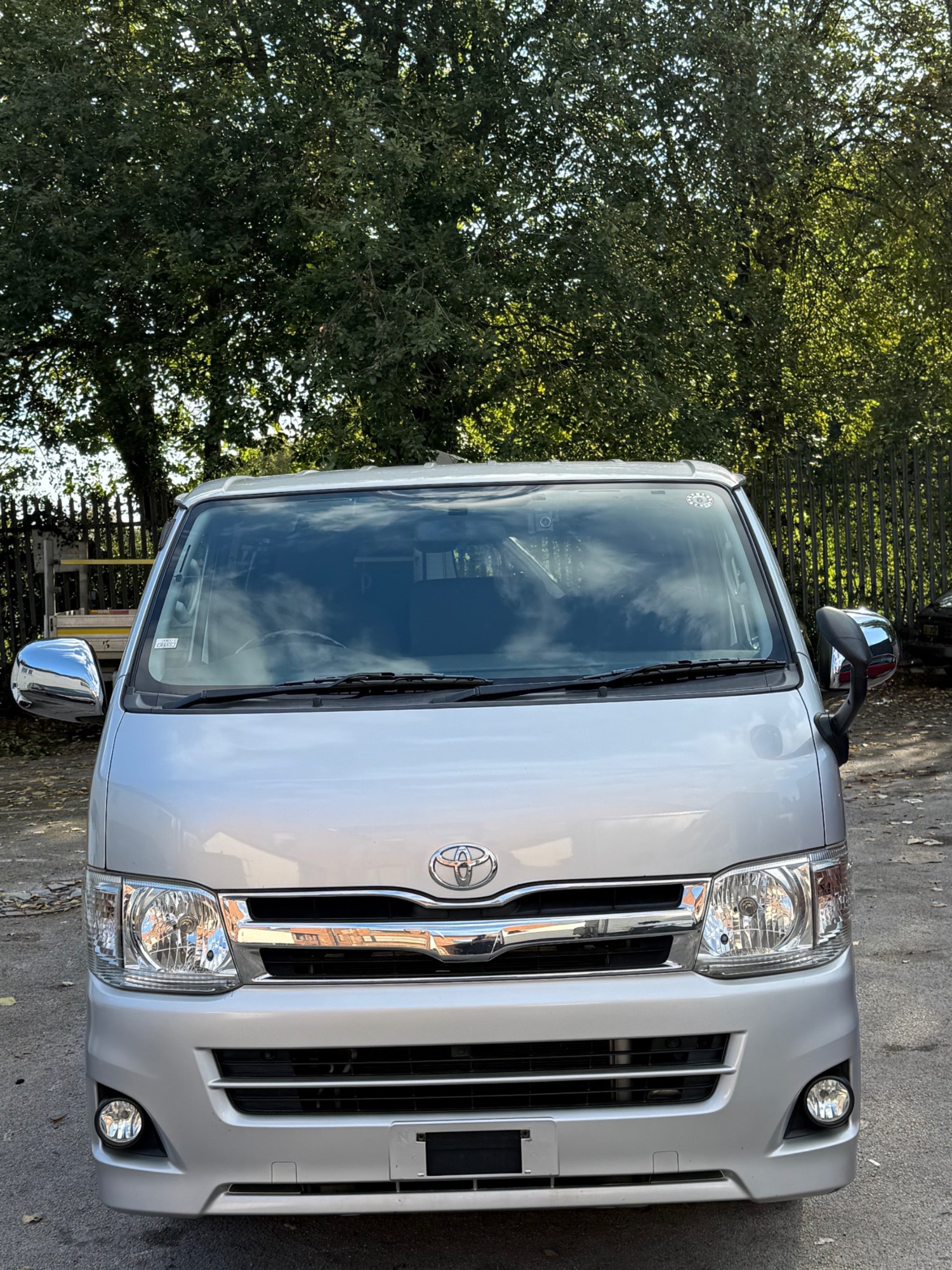 Toyota HiAce Listing Image