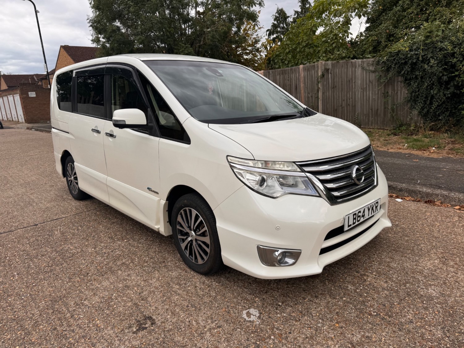 Nissan Serena Listing Image