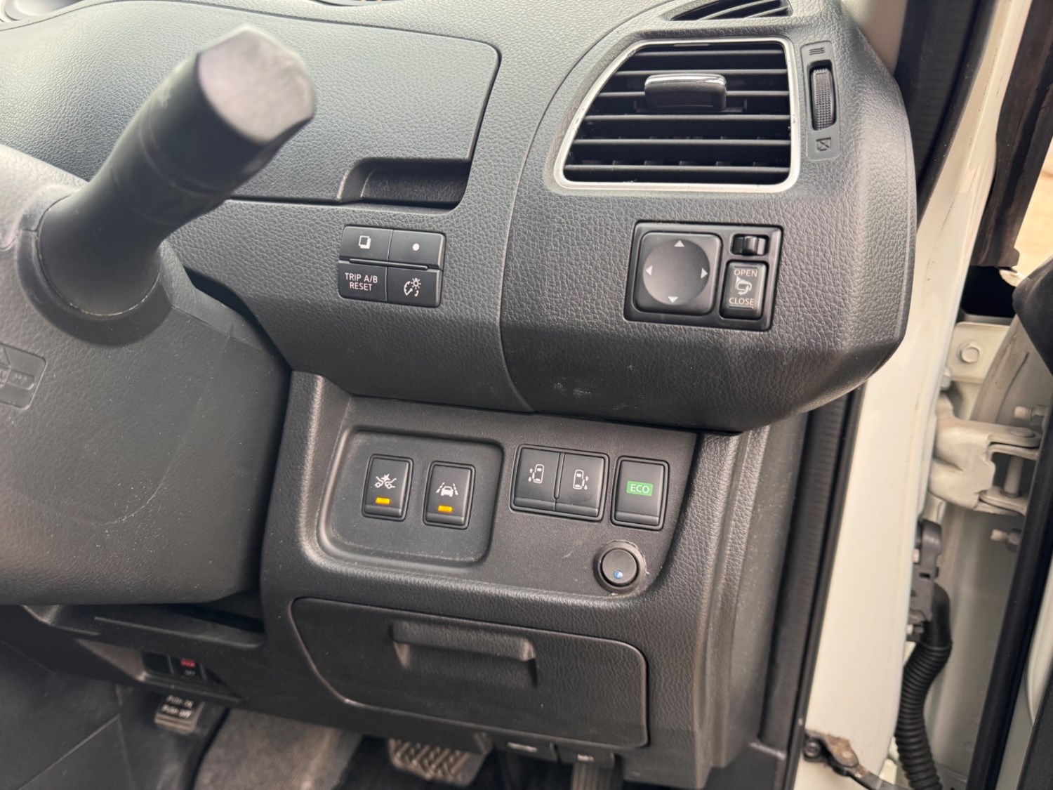 Nissan Serena Listing Image