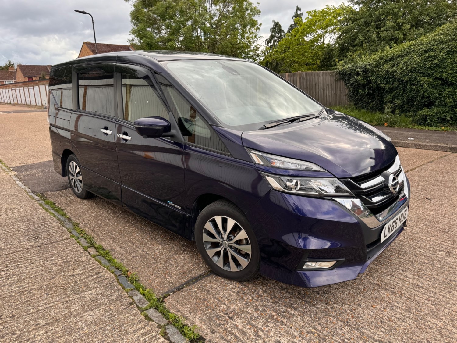 Nissan Serena Listing Image