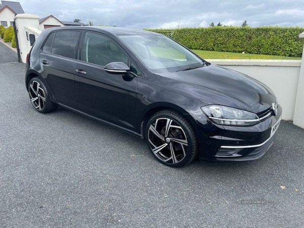 Volkswagen Golf Listing Image