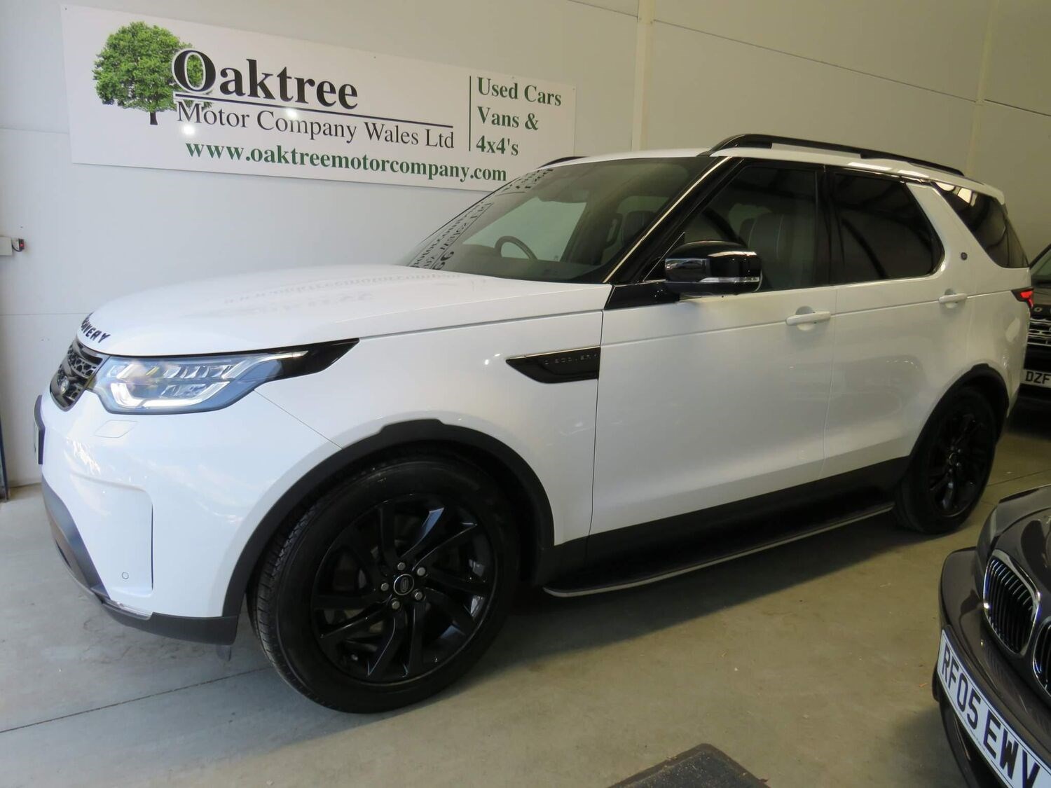 Land Rover Discovery Listing Image