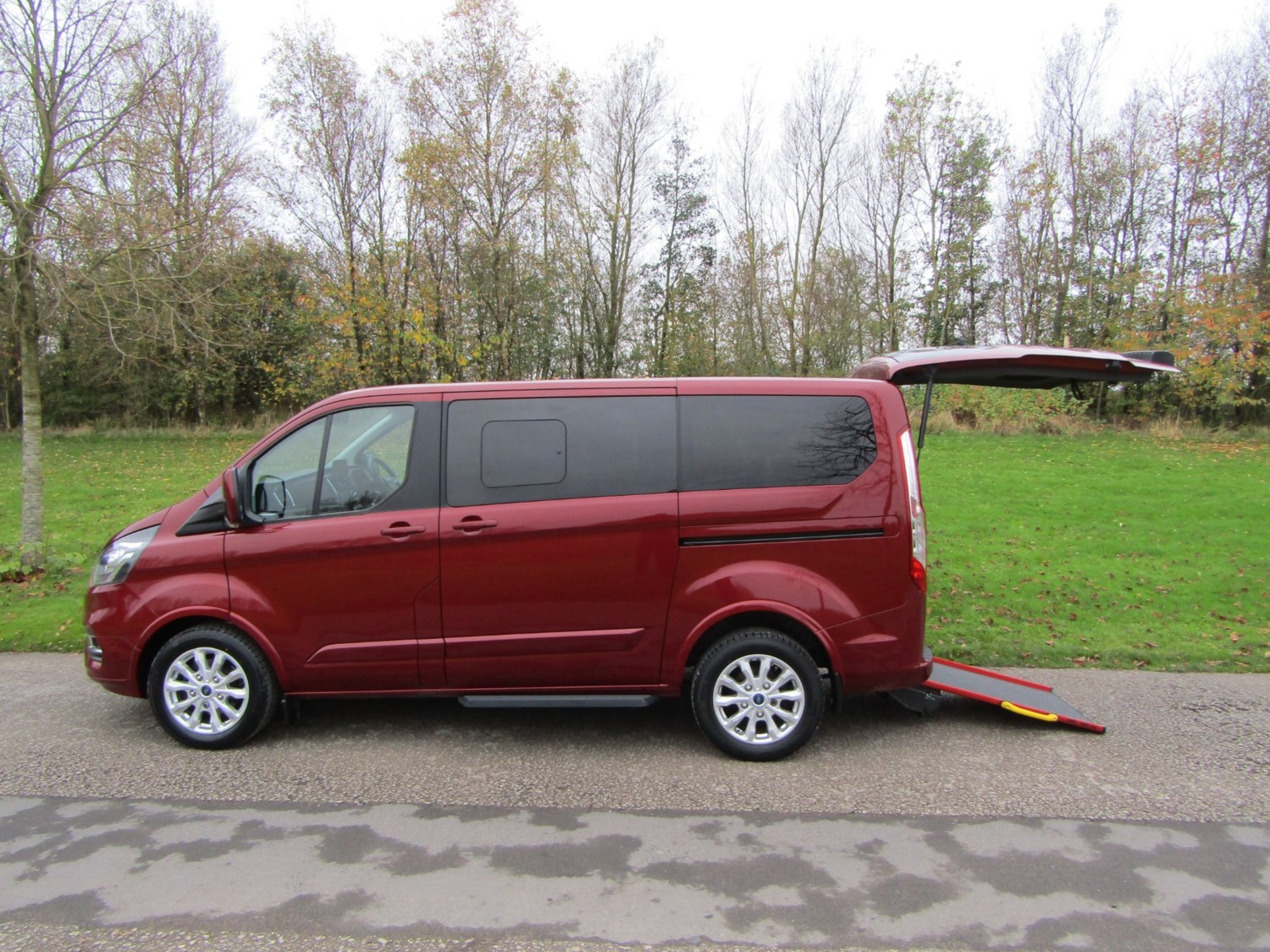 Ford Tourneo Custom Listing Image