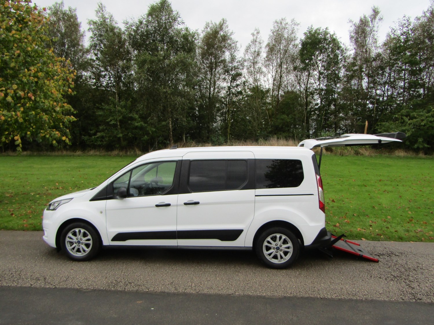 Ford Grand Tourneo Connect Listing Image