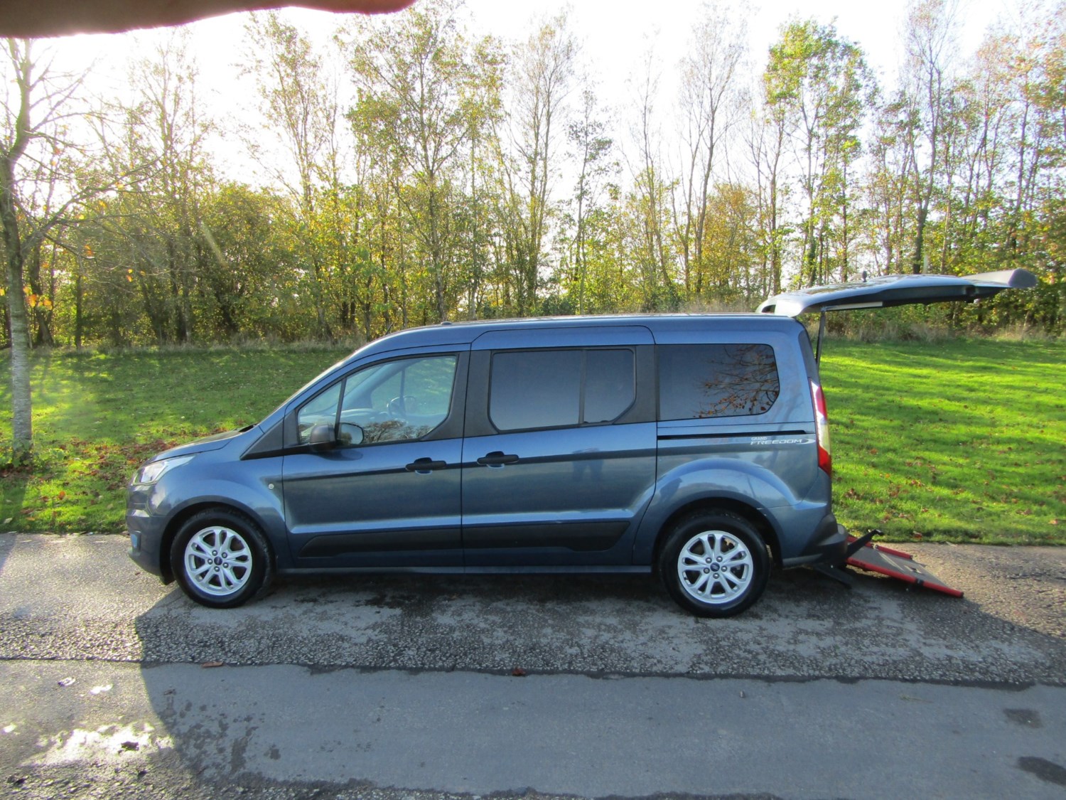 Ford Grand Tourneo Connect Listing Image