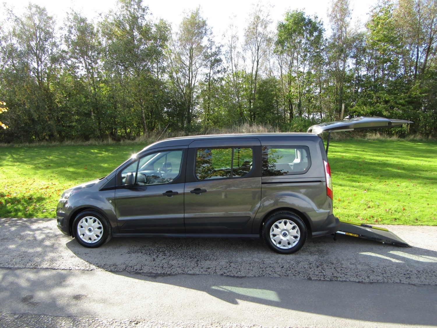 Ford Grand Tourneo Connect Listing Image