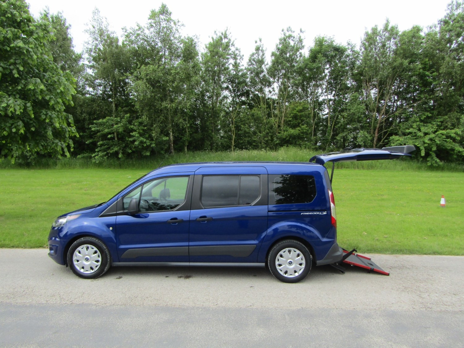 Ford Grand Tourneo Connect Listing Image