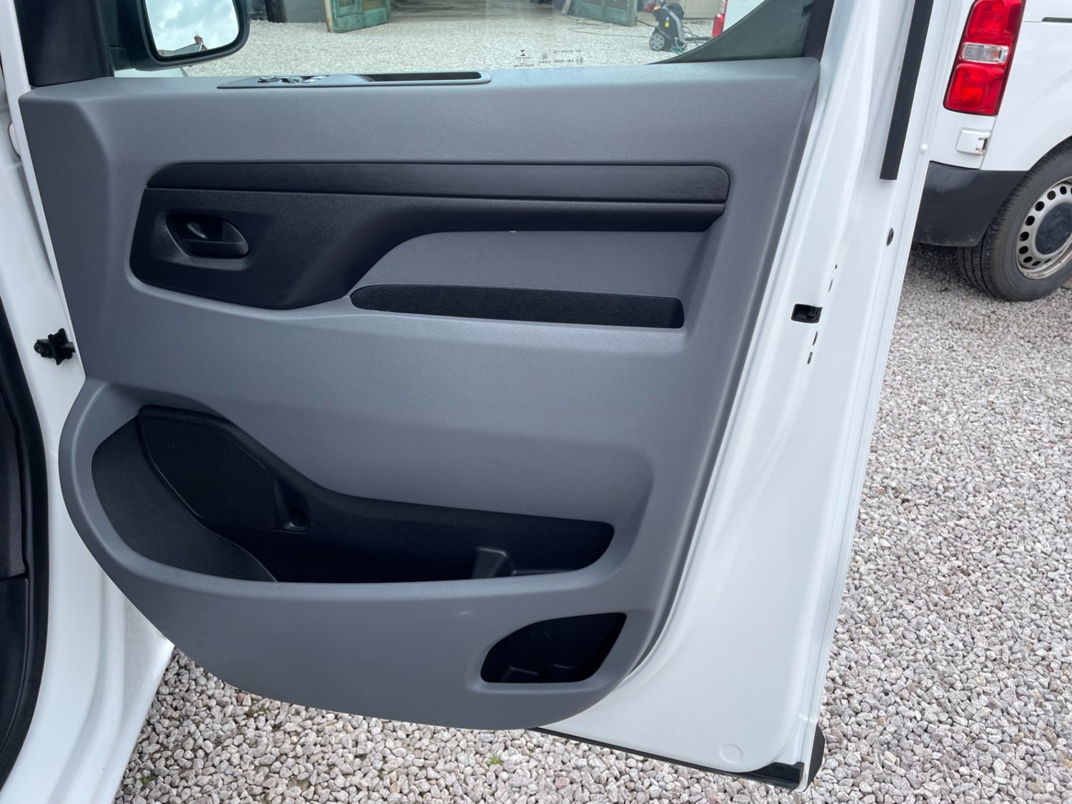 Vauxhall Vivaro Listing Image