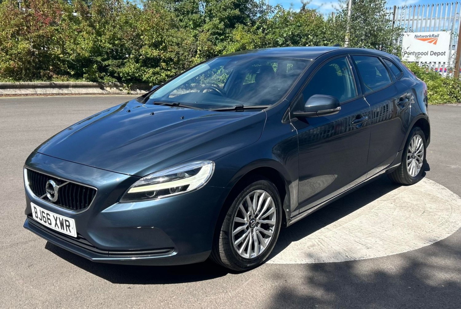 Volvo V40 Listing Image