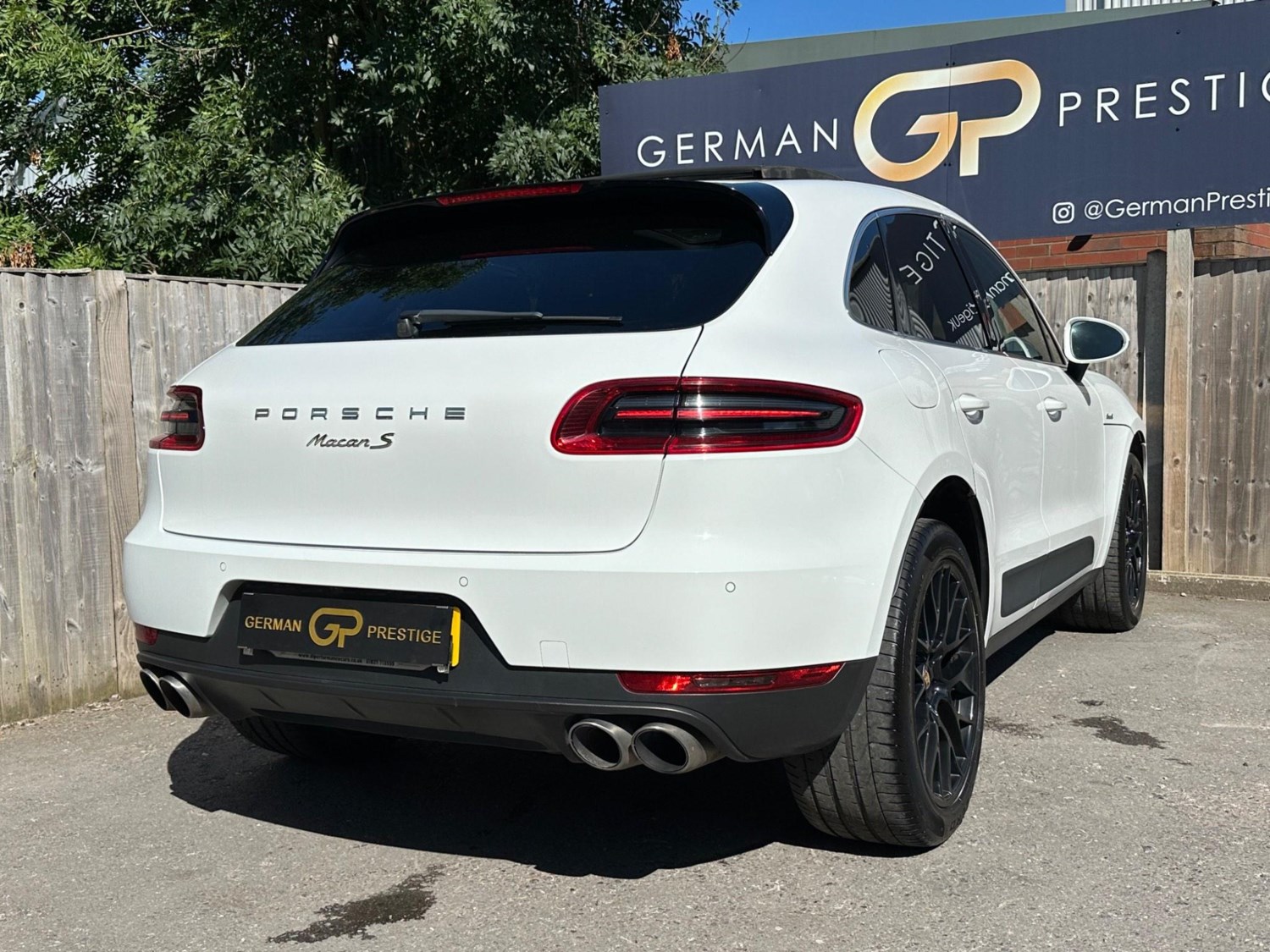 Porsche Macan Listing Image