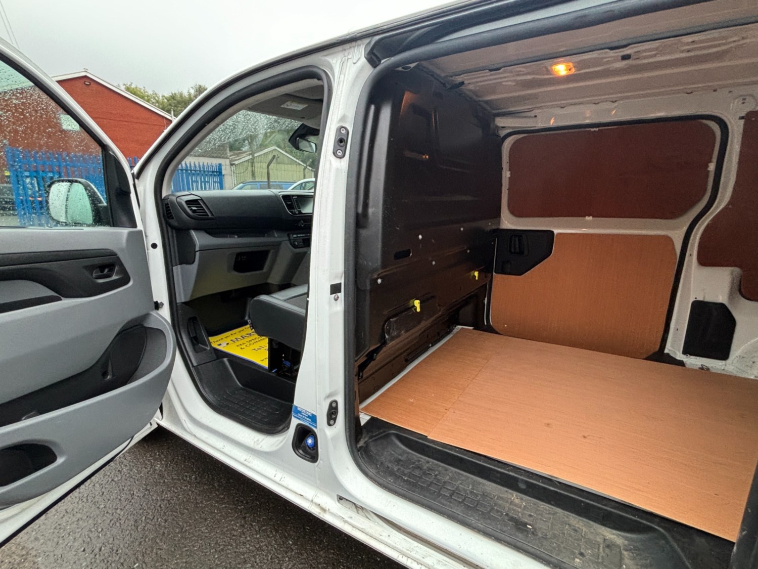 Vauxhall Vivaro Listing Image