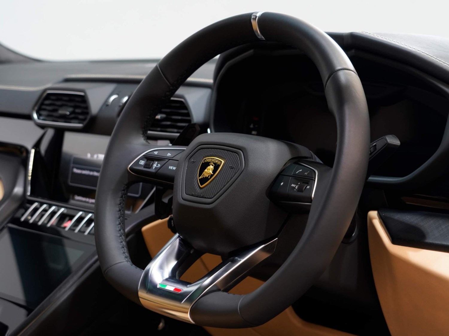 Lamborghini Urus Listing Image