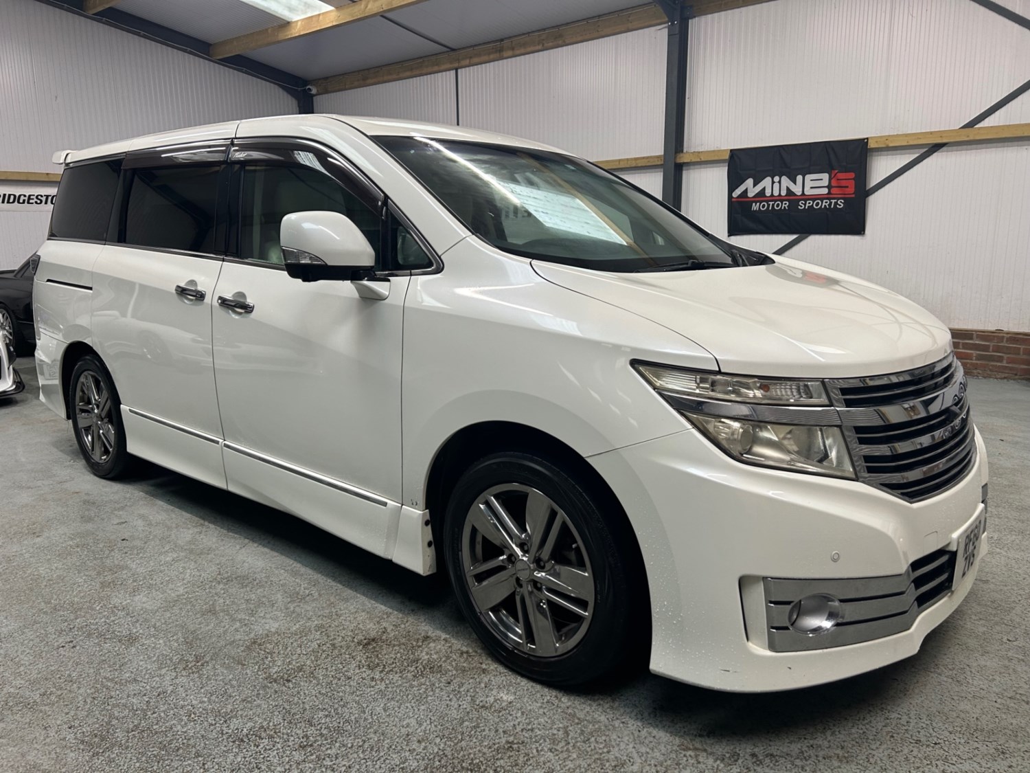 Nissan Elgrand Listing Image