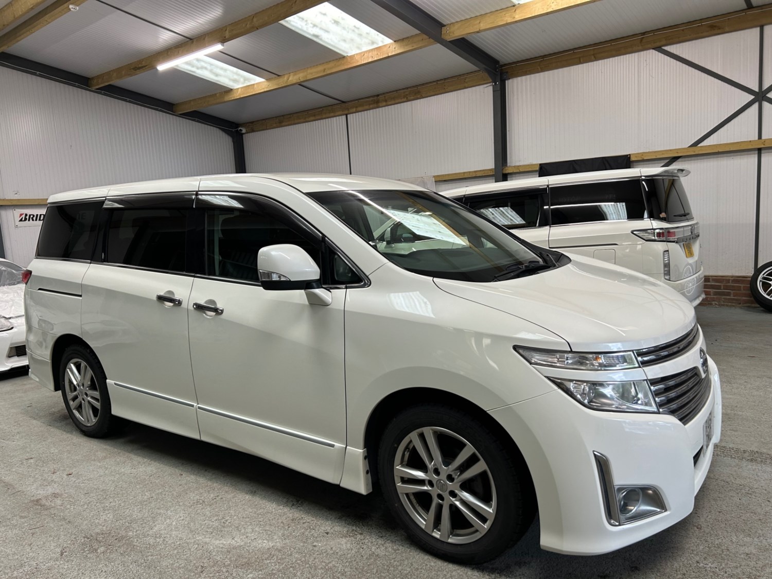 Nissan Elgrand Listing Image