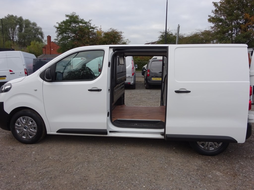 Vauxhall Vivaro Listing Image