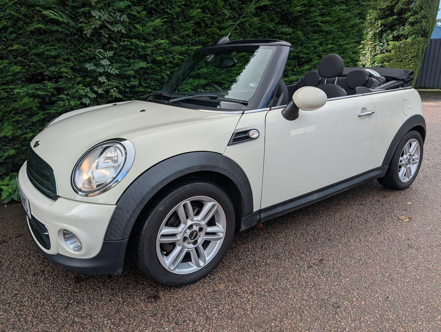 MINI Convertible Listing Image