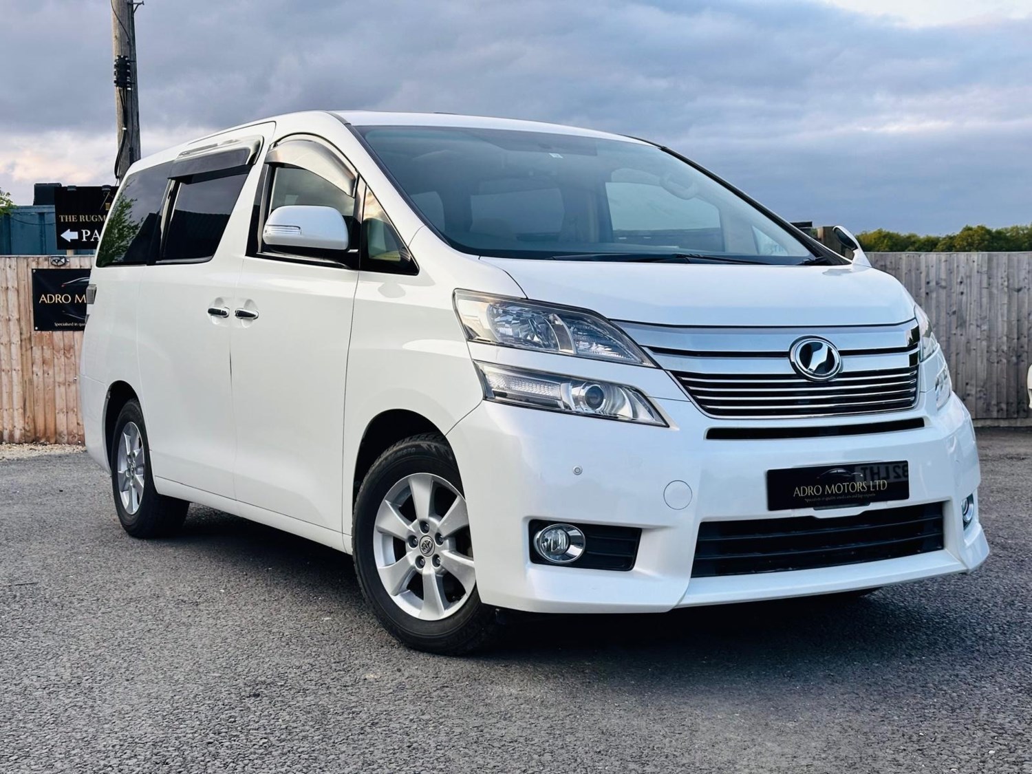 Toyota Vellfire Listing Image