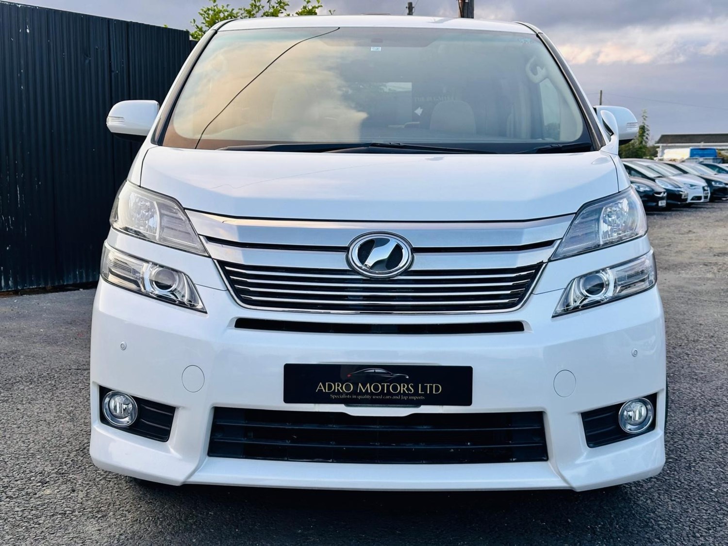 Toyota Vellfire Listing Image