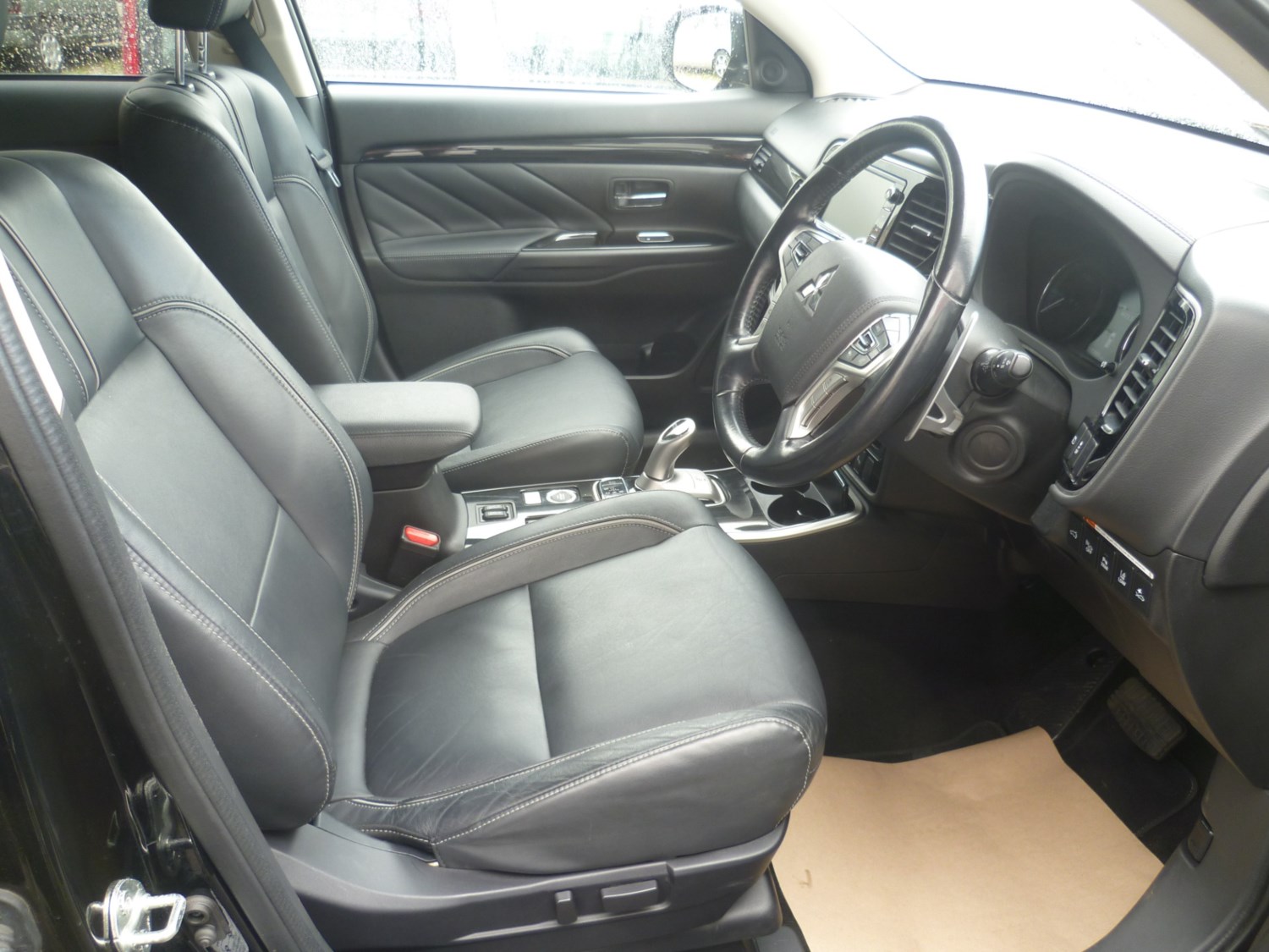 Mitsubishi Outlander Listing Image