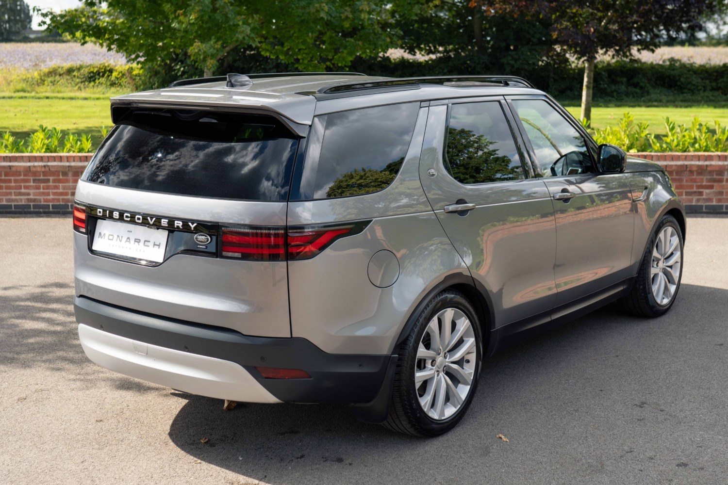 Land Rover Discovery Listing Image