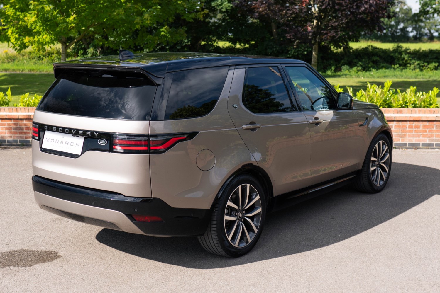 Land Rover Discovery Listing Image