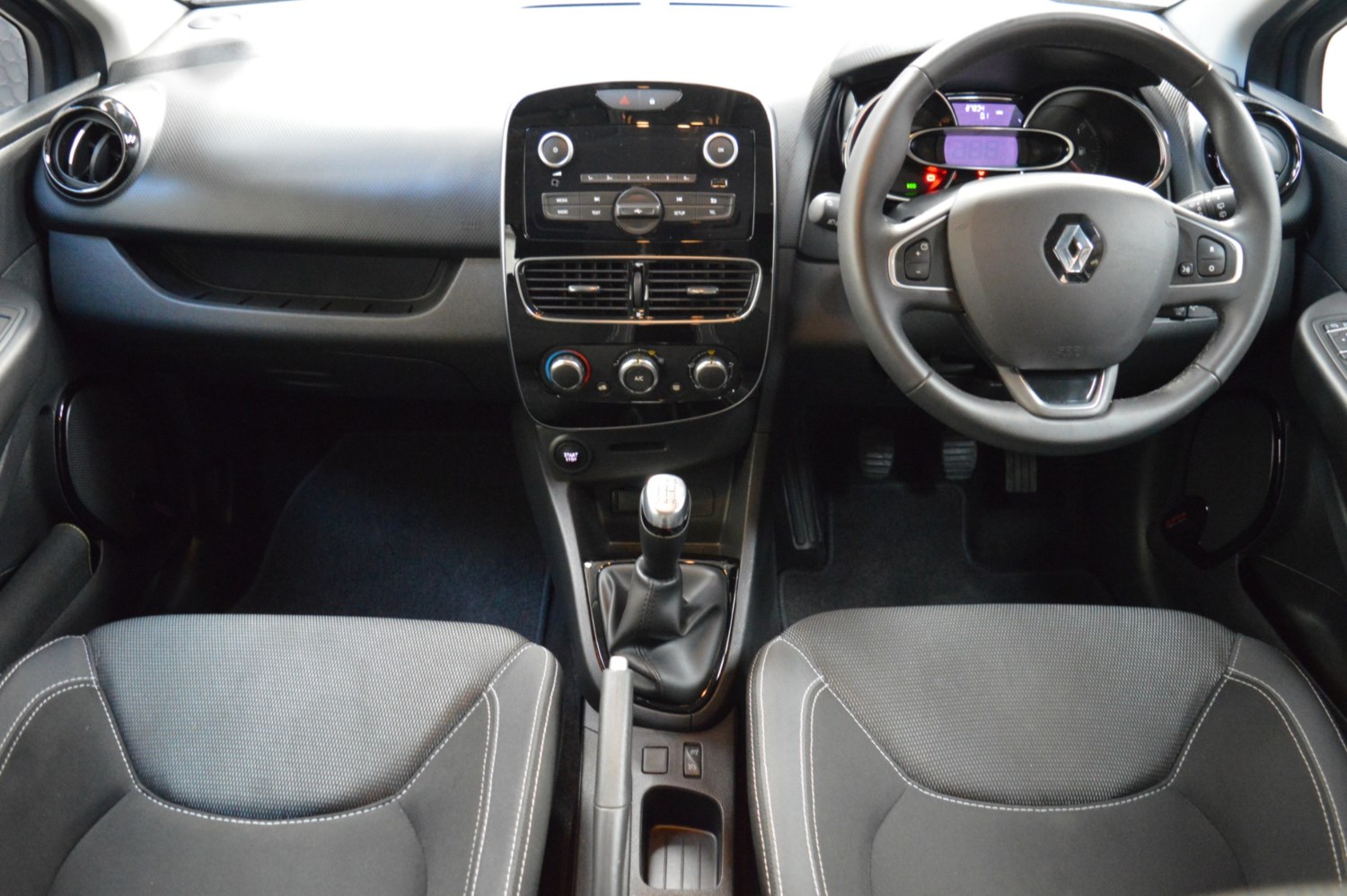 Renault Clio Listing Image