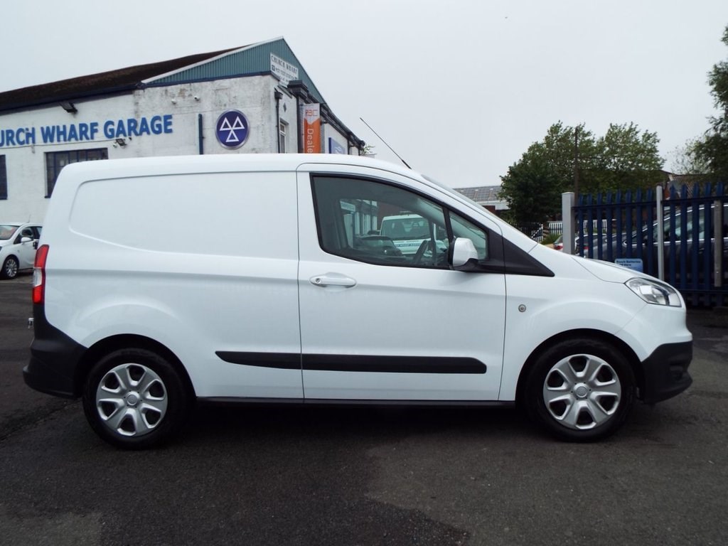 Ford Transit Courier Listing Image