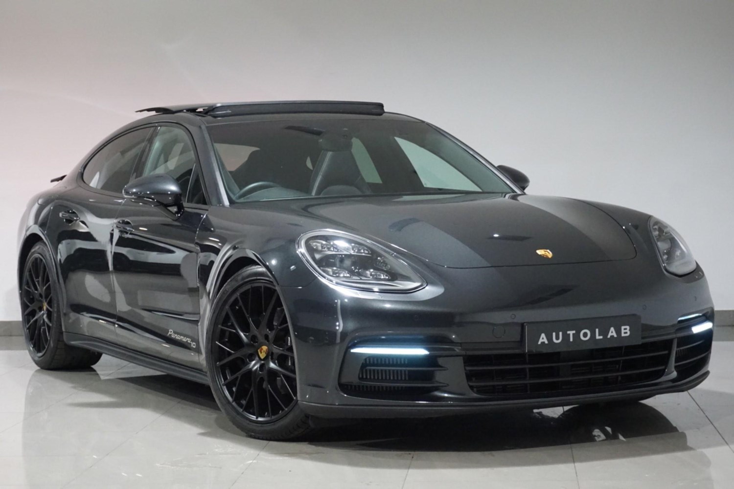 Porsche Panamera Listing Image