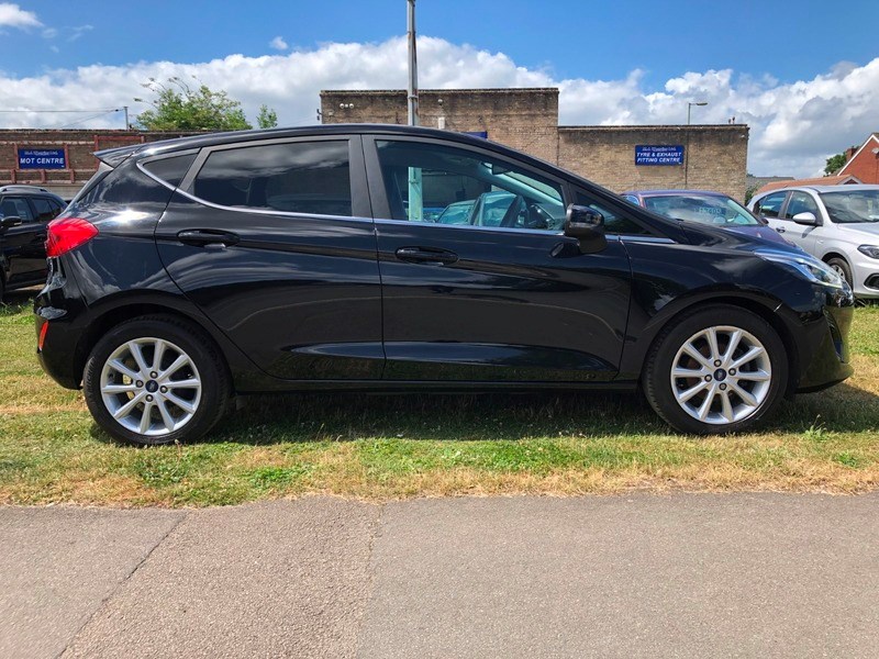 Ford Fiesta Listing Image